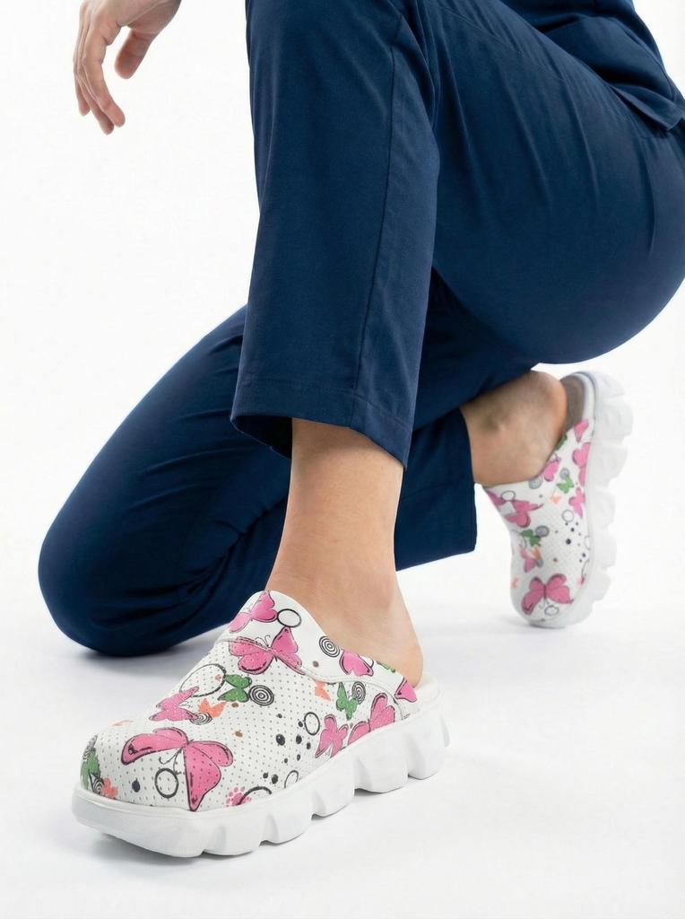 Women Light Sole Medical Clogs Sabo Hospital Shoes Non-Slip Slipper Nurse Doctor Midwife Surgical Sandals