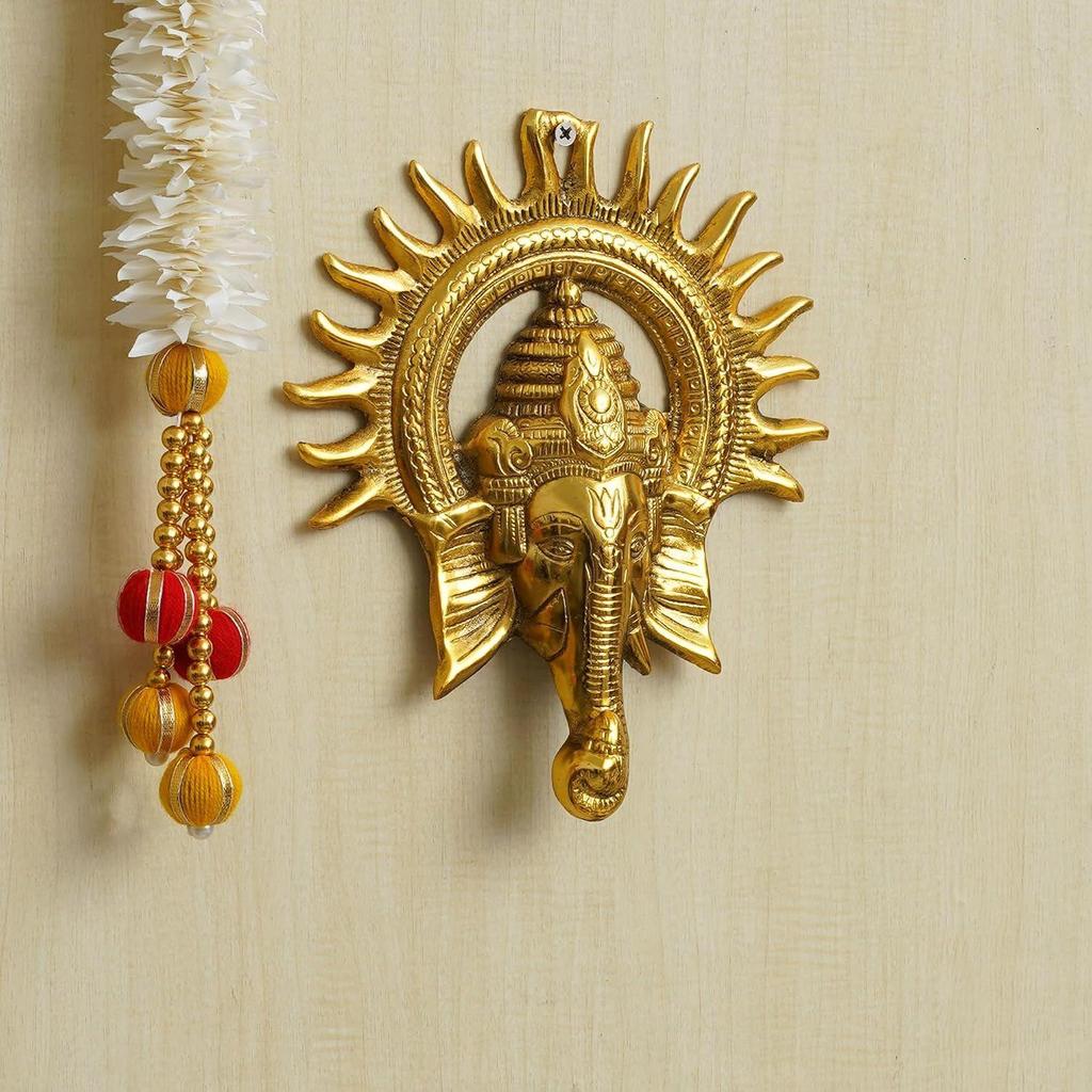 Soleil Métallique Doré Décoratif Ganesha Suspendu au Mur | Statue du Seigneur Ganesha Œuvre d'Art Murale - Pièce de Présentation Décorative pour la Décoration Murale