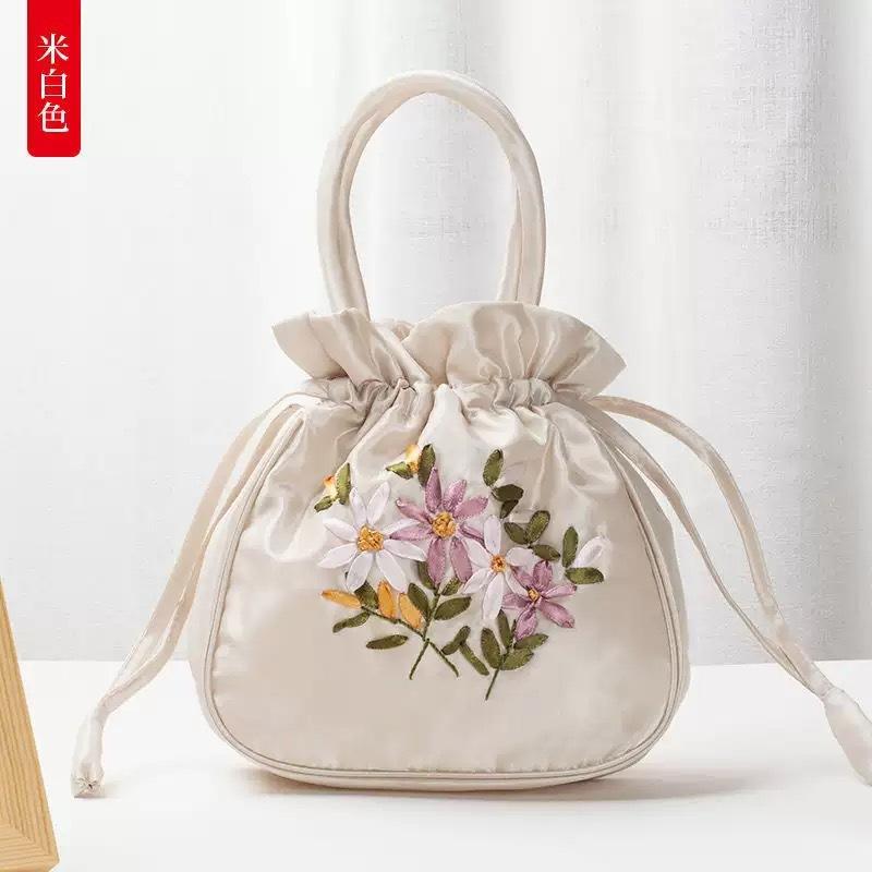 

New handbag handmade embroidered small bag ancient ethnic style middle-aged and elderly shopping change mobile phone women s bag mother s hand length 19cm*height 19cm*width 6cm