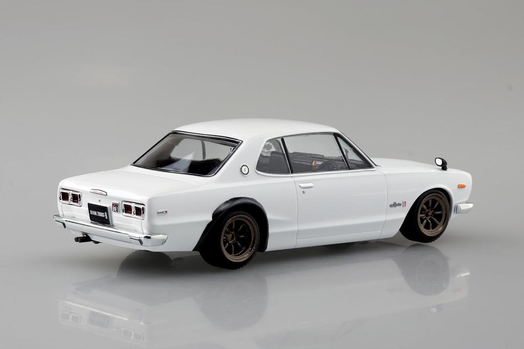 Aoshima Bunka Kyozai Rakupla Snap Kit Nissan C10 Skyline Custom Wheels Scale Plastic Model Kit (AOSHIMA) No. 16CU-WH 2000GT-R (White) 1/32 Pre-Colored