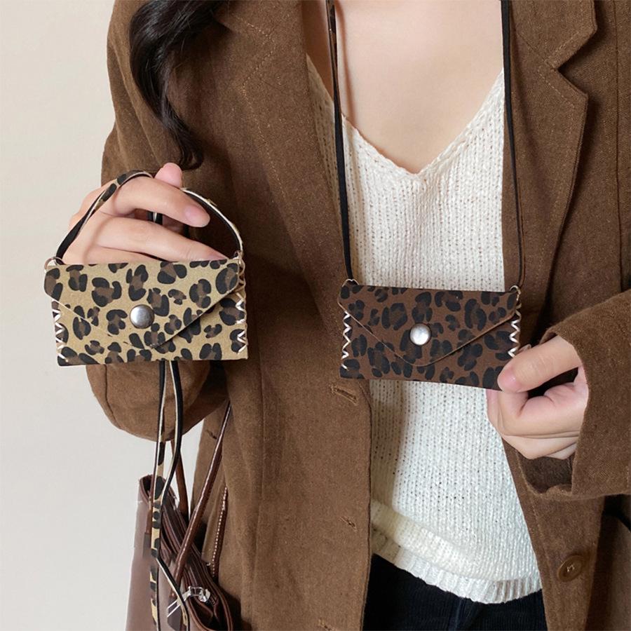 Myerlade Vintage Leather Leopard Print Pendant Necklace - Geometric Sweater Chain for Autumn/Winter