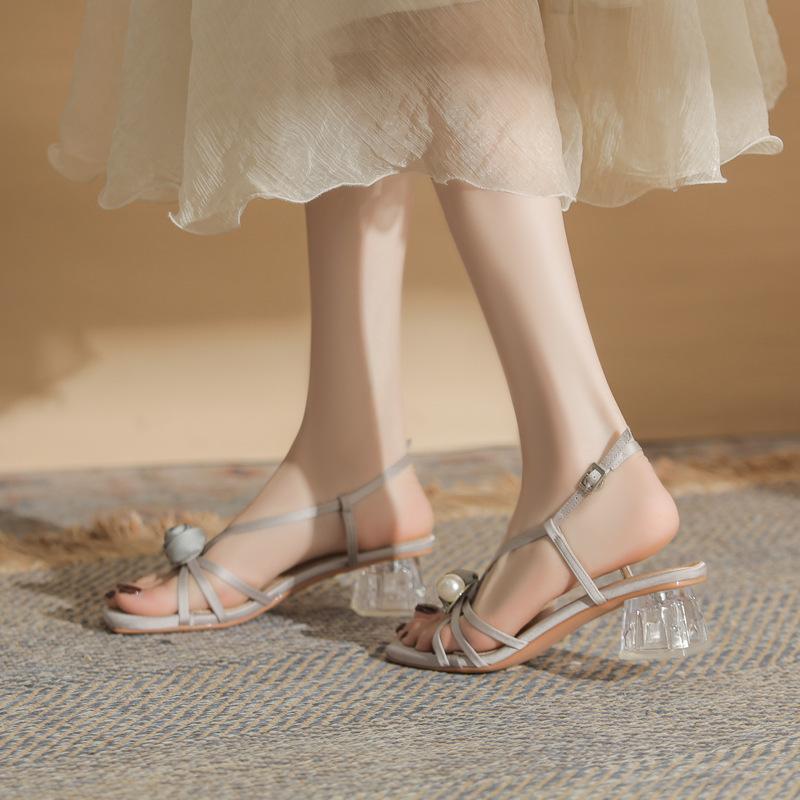 

25 Summer new square head open-toed middle heel fairy style temperament with flower pearl crystal and cool slippers women s outer wear 40 срібний