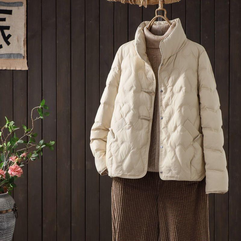 Retro buckle light and thin short down jacket women's year winter new fashion age-reducing foreign style white duck down jacket