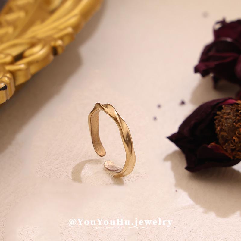 European-American Retro Floral Pleated Ring - Versatile & Irregular Design