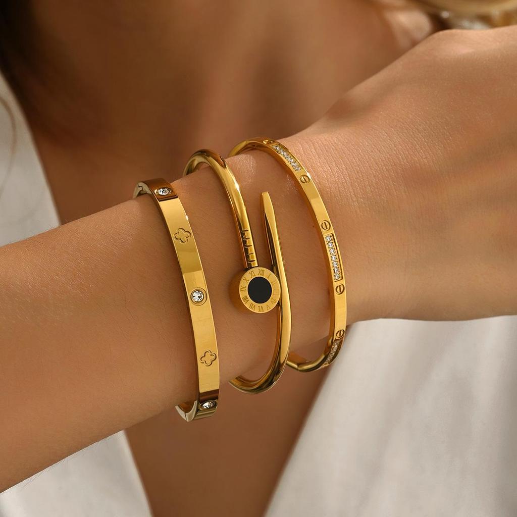 European & American Style Women's Diamond Inlaid Vacuum-Plated Stainless Steel Bracelet Set