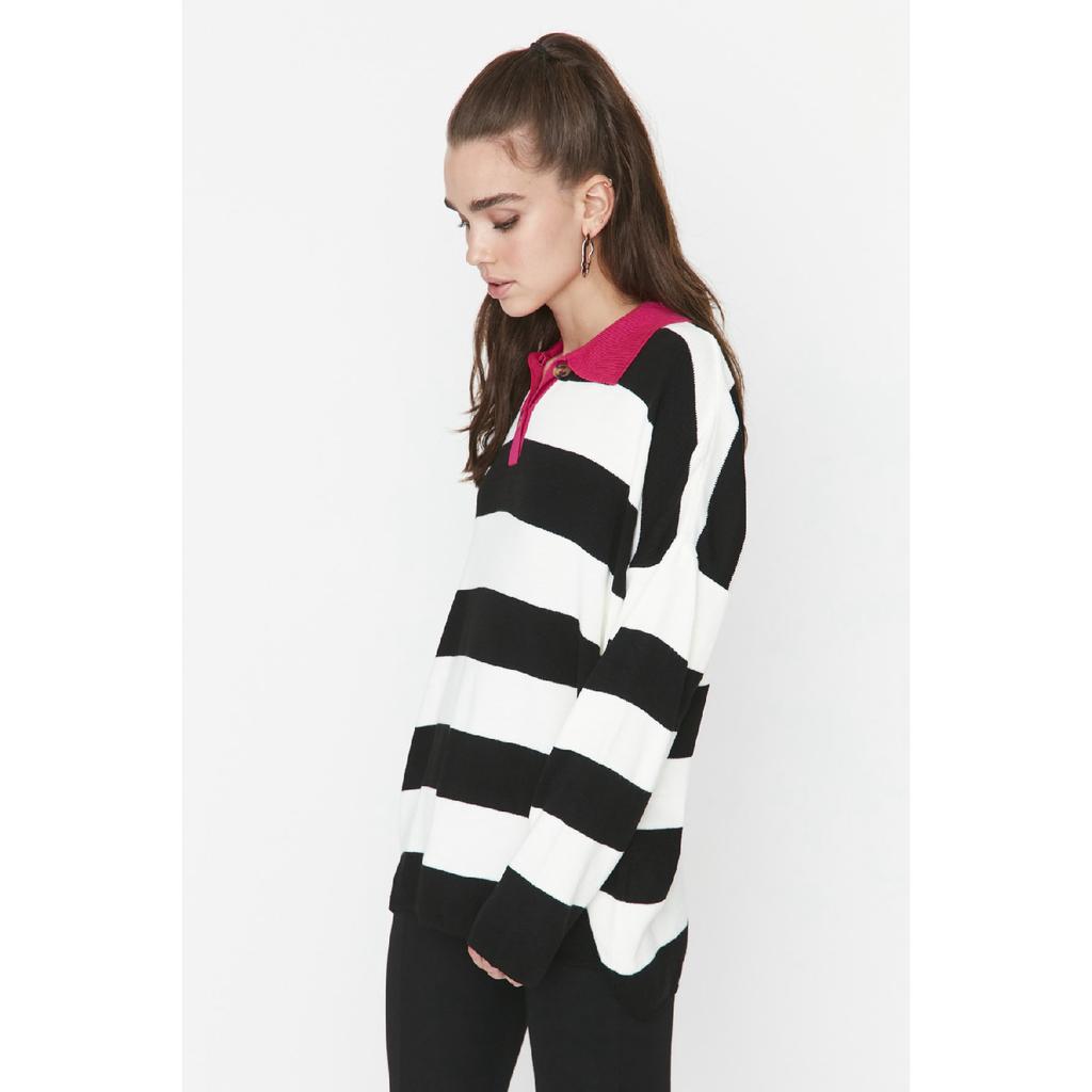 Schwarz gestreifter Strickpullover mit Rollkragen Tctaw23kz00039