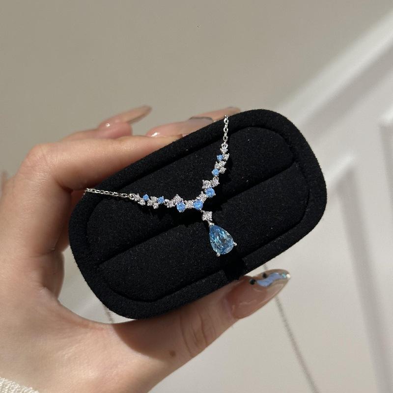 Light Luxury, High-end, Simple Smile Aquamarine Zircon Water Drop Necklace, Dopamine Exquisite, Versatile and Elegant Moissanite