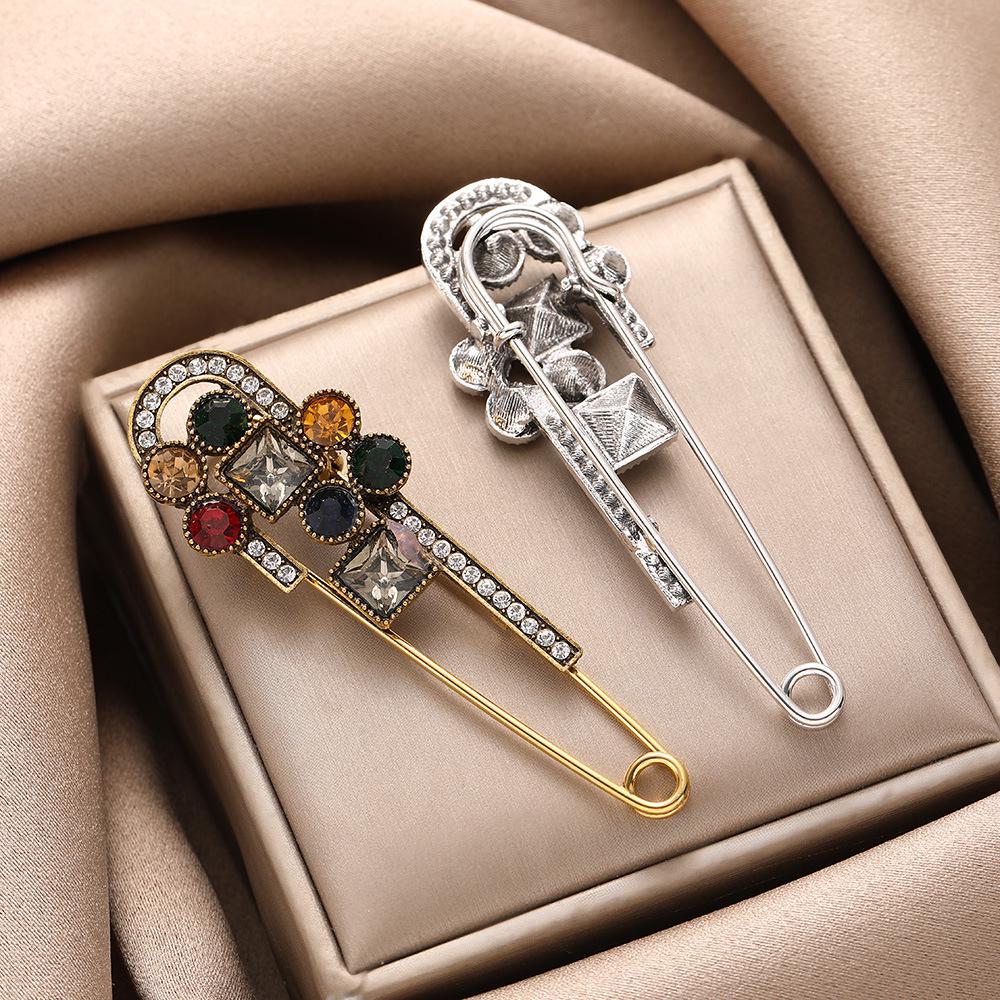 Retro Light Luxury Safety Pin Denim Skirt Pants: Creative Design Brooch for Waist Tightening