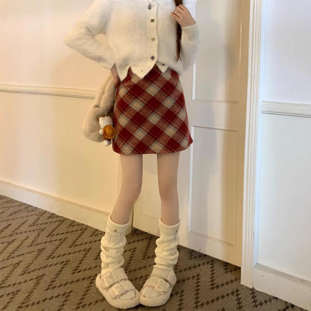 Retro Red Plaid A-line Woolen Skirt - High Waist, Slimming, Short for Women (Spring/Autumn 2026)
