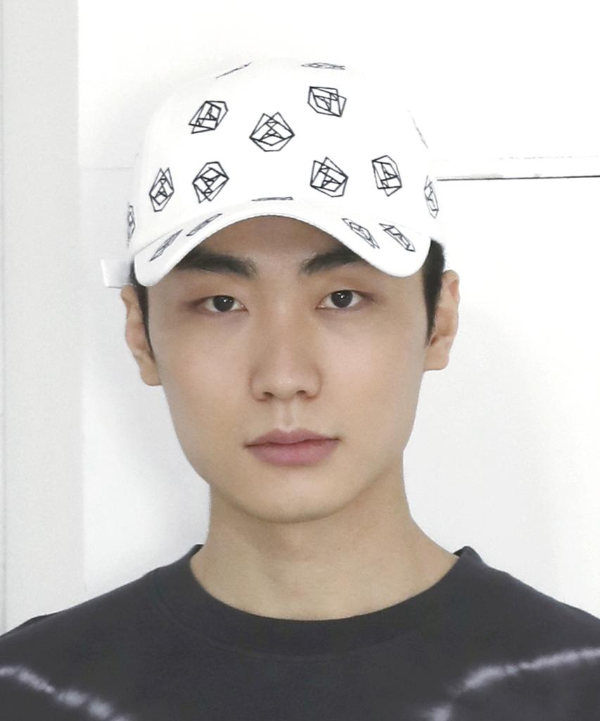 Taimseullib Multiple Logo White Ball Cap Tbc04702