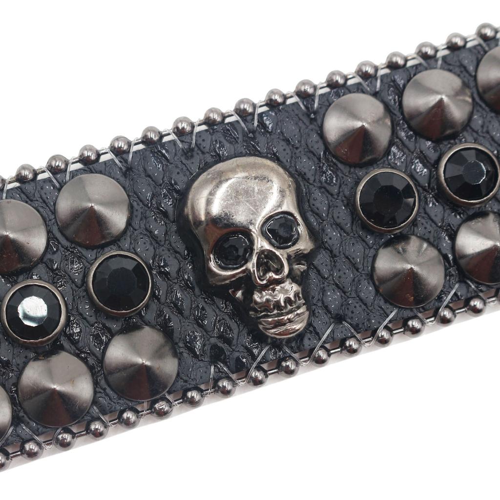 Amerikanisches Strassnietenarmband, Punk Gothic Personalisierter Schmuck mit kleinem Totenkopf verziert