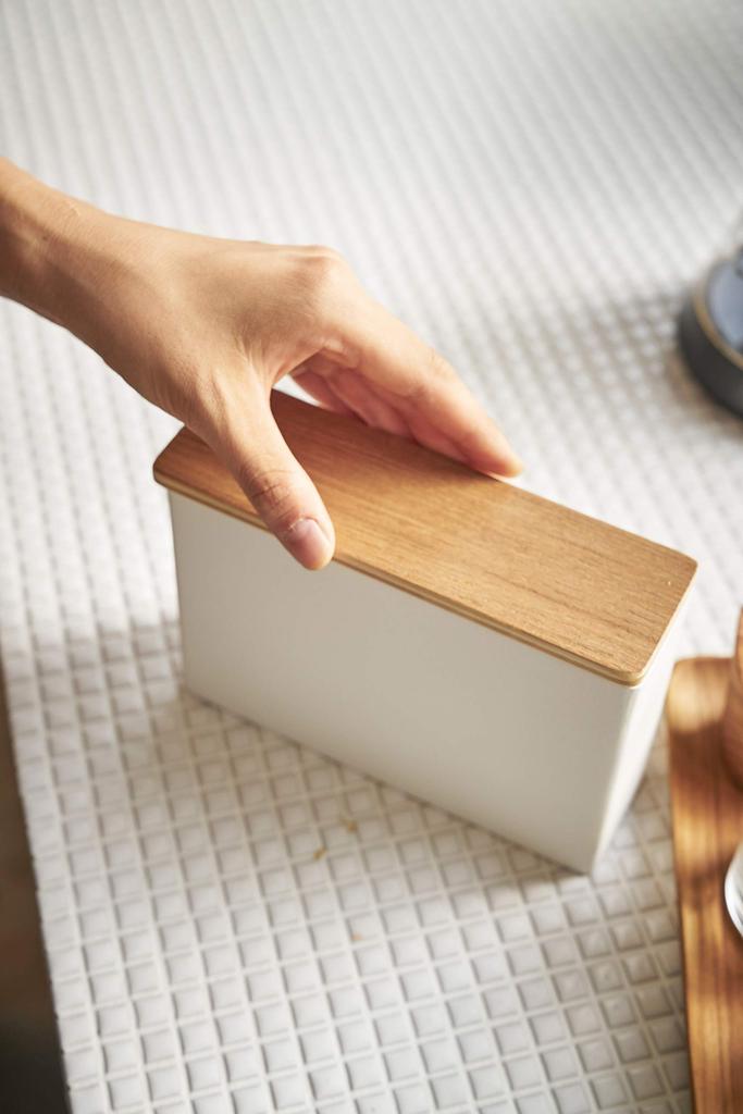 Yamazaki Tosca Kaffeepapierfilter-Hülle, Weiß, ca.. B18,5 x T5,7 x H14cm, mit Deckel, Staubschutz, 3802