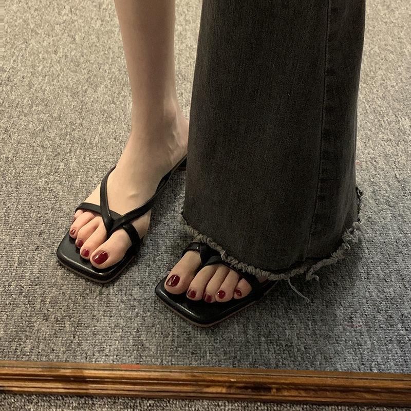 Tongs de célébrité Internet pour femmes printemps 2025 nouvelle mode polyvalentes petit talon épais rétro sandales d'orteil