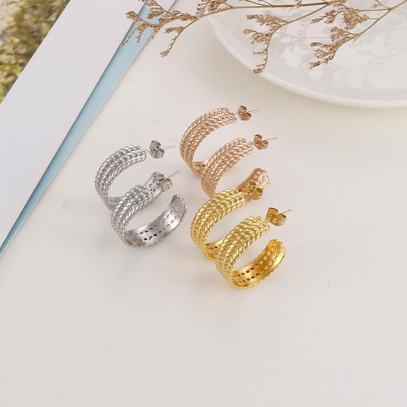 European & American INS Style Gold-Plated C-Shaped Double Wheat Ear Hoop Earrings - Trendy Titanium Steel Luxury Design for Women.