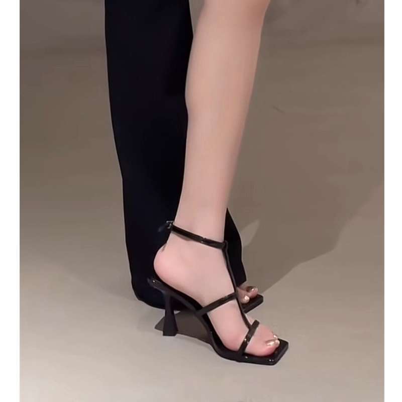 2025 Summer New French Naked Pink High Heels Women's British Style Word with Square Head Thin Heel Sandals Women's Open Toes