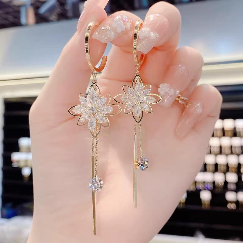 

Crystal Flower Tassel Earrings - Pure Silver Small-scale Unique Design Ear Accessories with A Sophisticated and Cool Style.