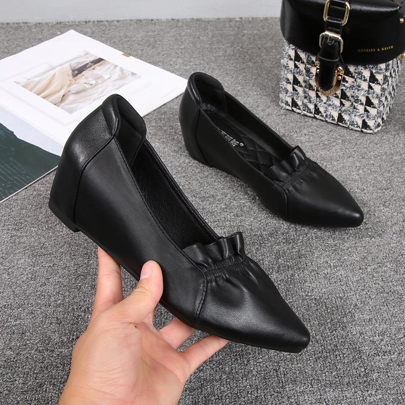 "Women's Soft Sole Wedge Heels: 2024 Spring Comfort Mid-Heel Scoop & Height-Enhancing Shoes"