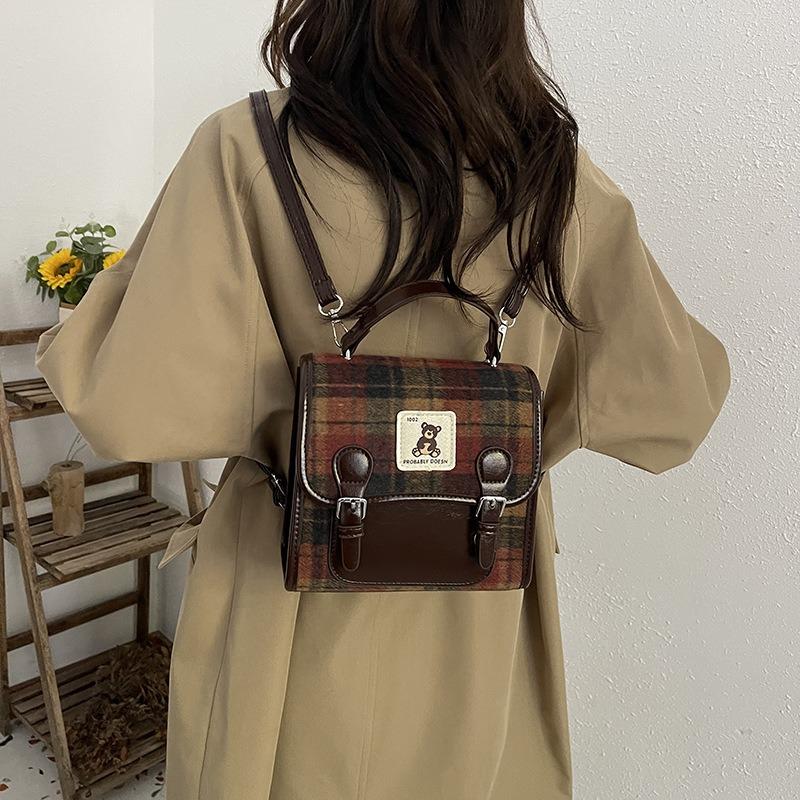 Autumn and winter niche backpack women's new commuter retro versatile backpack mini schoolbag