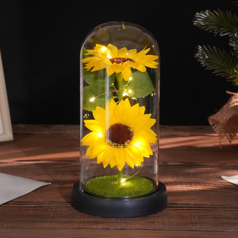 Zwei Seifenblumen, Sonnenblume mit Lampenornament, kreatives Muttertags-Valentinstagsgeschenk, simulierte Sonnenblume.