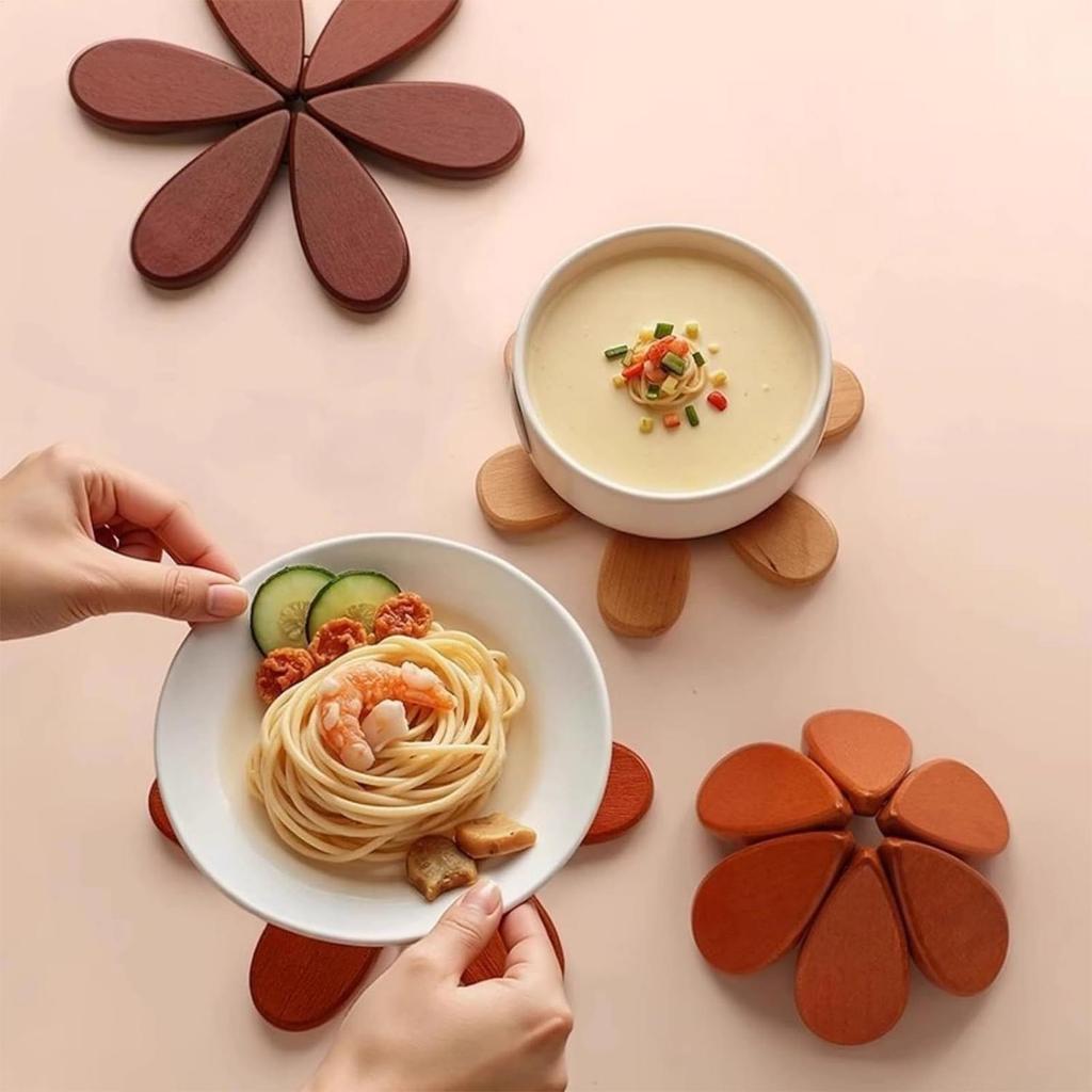 Christmas Tree Trivet 5 Pieces Foldable Wooden Trivet Heat Resistant Desk Coaster with Stand for Hot Dishes Kitchen Counter Pan