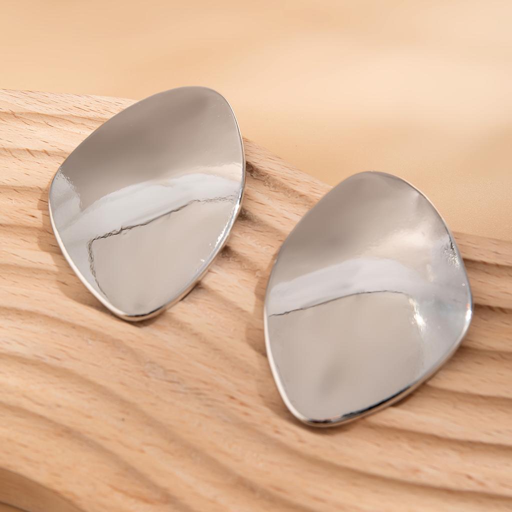 Exaggerated Large Smooth Surface Metal Stud Earrings for Women Trendy Ladies Daily Street Accessories 2026 Fashion Jewelry Gifts