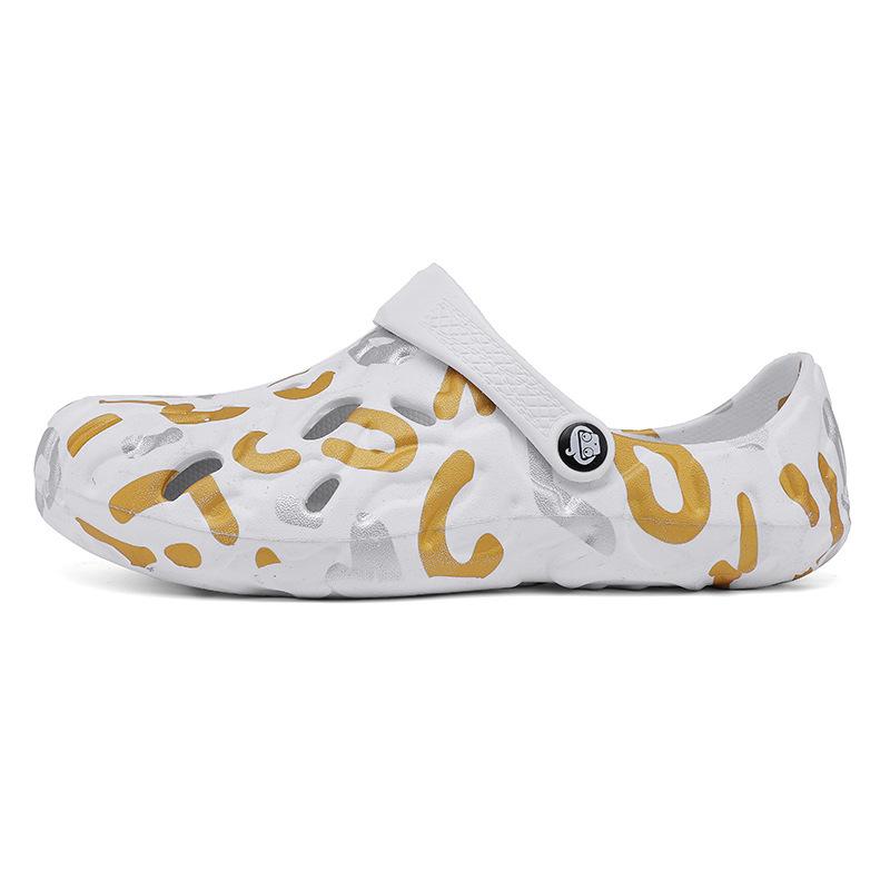 

2024 великий розмір взуття з отворами чоловіче порожнисте дихаюче чоловіче пляжне взуття легка м’яка підошва на відкритому повітрі двоє носять круті тапочки 49 білий