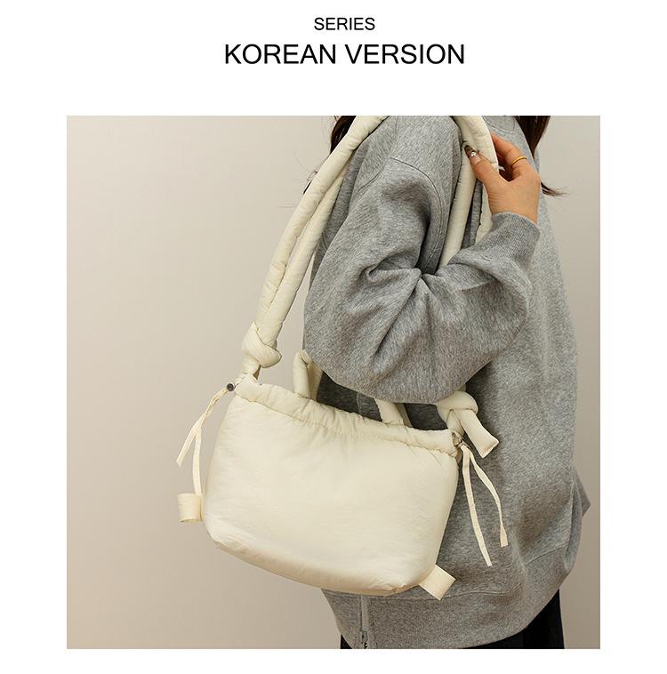 Geantă Crossbody Trendy de Nișă din Puf - Ușoară, Versatilă, Geantă de Mână de Umăr Monocromă pentru Ținută Casual