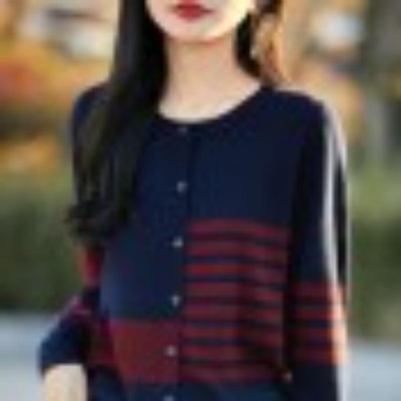 A New Style of Loose and Slimming Outerwear Sweater with Contrasting Color Striped Knitted Cardigan for Women
