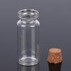 Kleine durchsichtige Glasflasche mit Korken