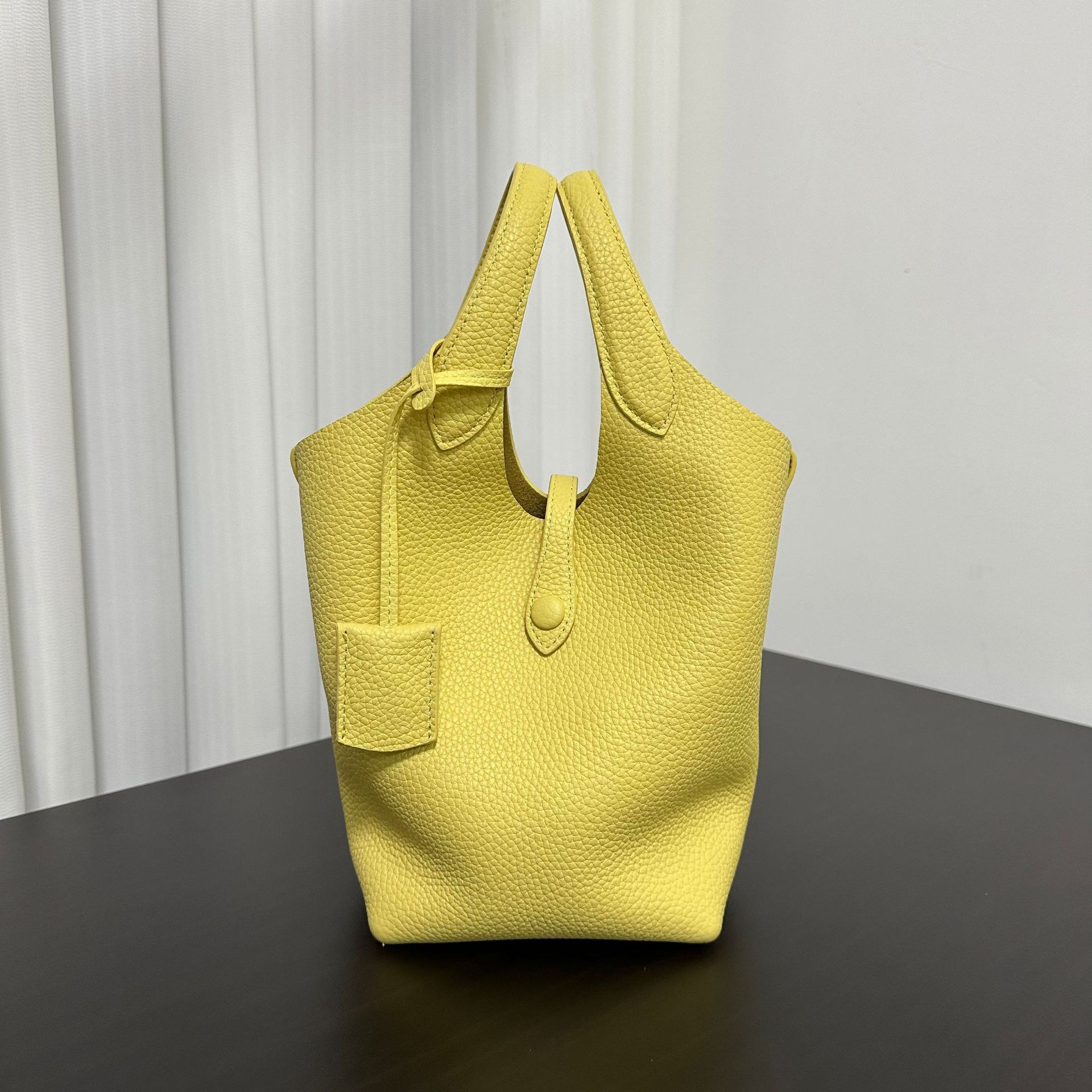 

2025 Нова Нішева Сумка-Відро Стилю Old Money з Великою Місткістю для Овочів зі Шаром Baotou з Личі Шкіри Корови для Поїздок на Роботу 27x25x16cm