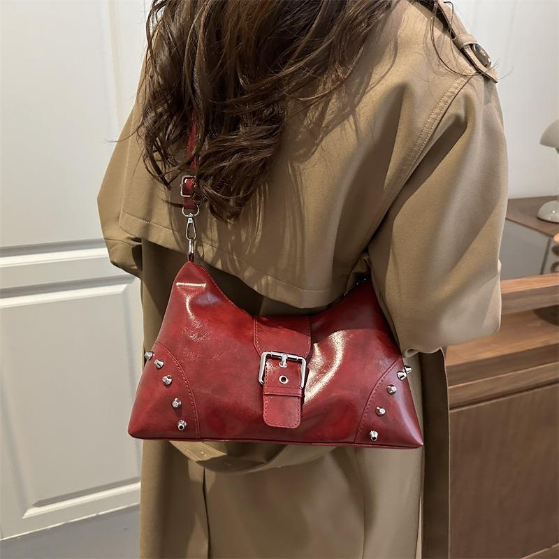 Large Capacity Riveted Retro Bag Women's Autumn and Winter New Casual Shoulder Crossbody Bag Textured Commuter Dumpling Bag