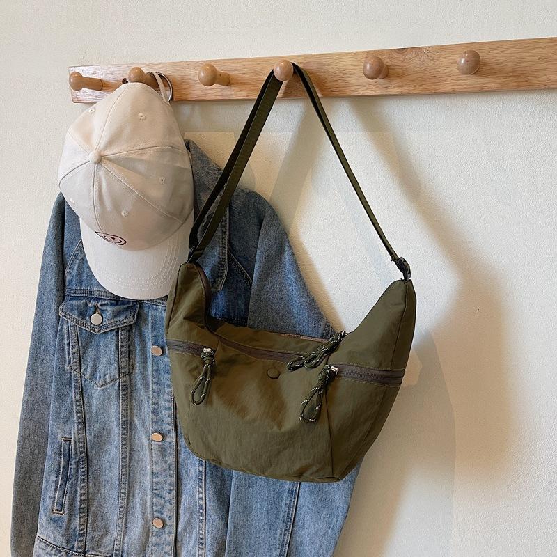 

2025 fashionable new women s leisure large-capacity croissant lightweight one-shoulder underarm bag simple one-shoulder dumpling bag зелёный