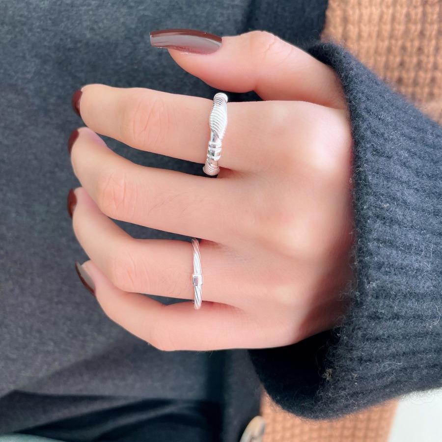 Geometric Twisted Rope Ring for Women: Fashionable Open Band, Versatile Stackable, Creative Index Finger Ring