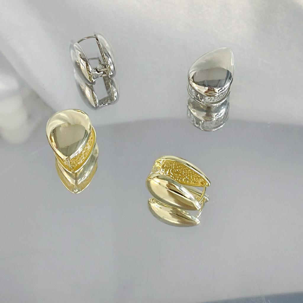 Retro Minimalist Water Drop Stud Earrings, Ear Buckles, Temperament Women's Ins High-end Design, Versatile Earrings.