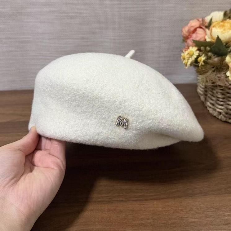 

Shao Heng Women s Black Wool Beret: Autumn/Winter Japanese Style, Face-Slimming Painter Hat, Trendy for Large Head Circumference. Adjustable Head Circumference [54-58]