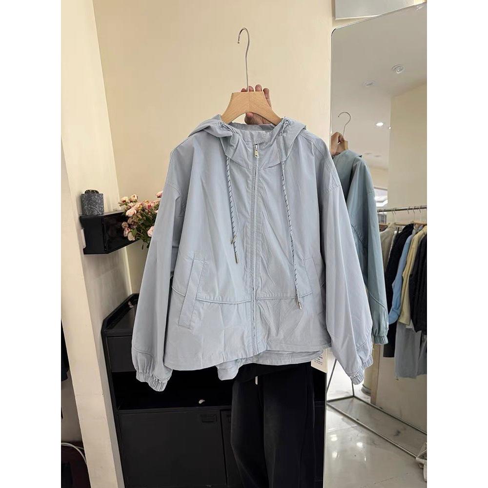 European-Style Hooded Women's Windbreaker: Trendy Loose-Fit Jacket for Spring & Autumn