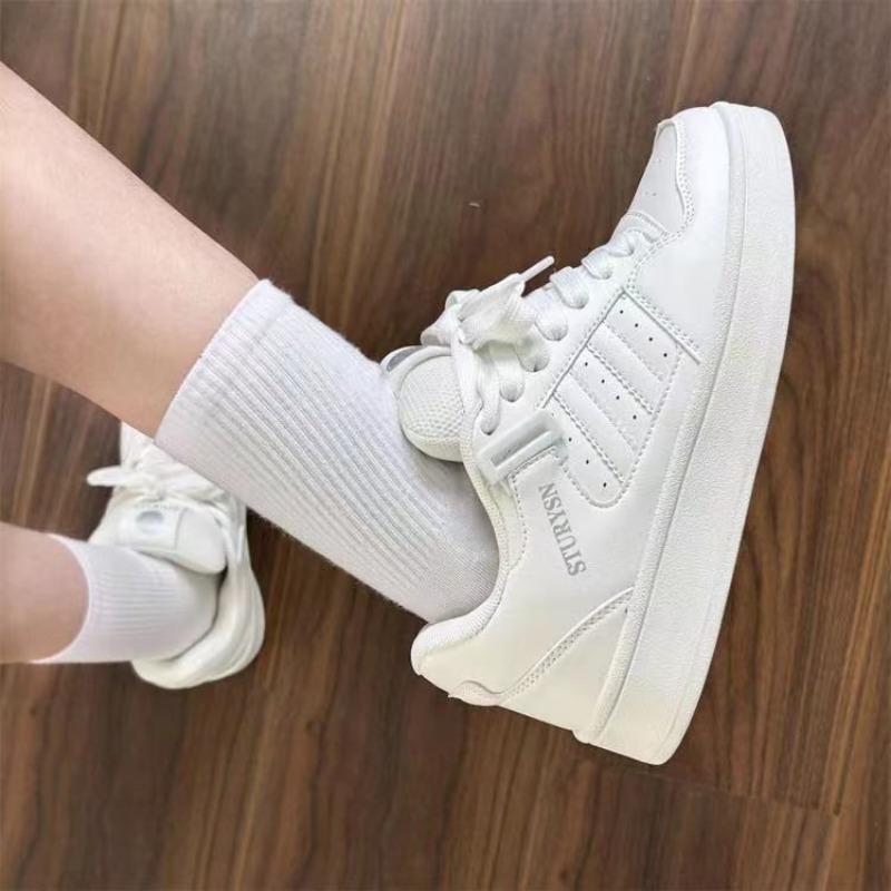 Trendige Damenschuhe mit dicker Sohle 2024 Sommer Neuer Stil Lässige Vielseitige Atmungsaktive Board-Schuhe Bequeme Sportschuhe für Paare