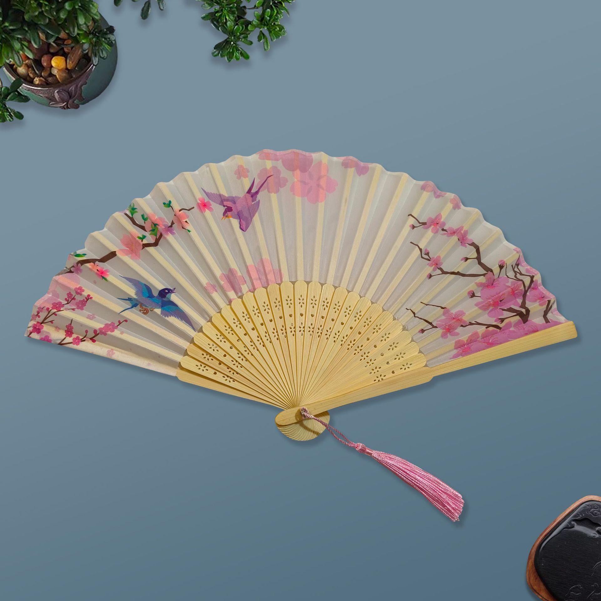 

Foldable Hand Fan Traditional Design Lightweight Portable Bamboo Frame Decorative Pattern Summer Cooling Accessory for Outdoor Indoor Use One Size рожевий