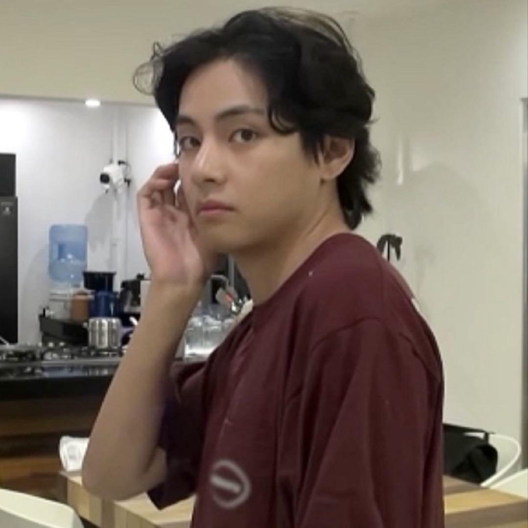 

[USED] BTS V wears this THISISNEVERTHAT T-shirt