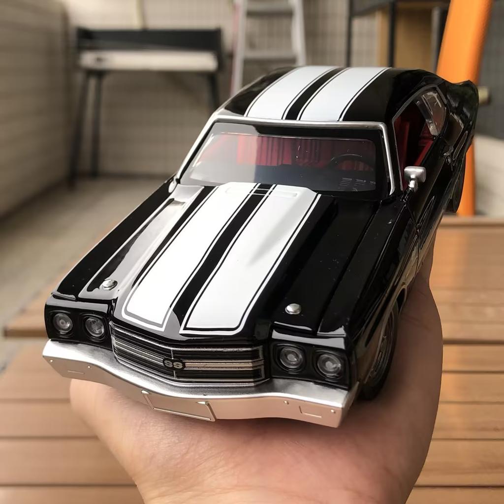 1:24 Chevrolet Chevelle SS 454 1970 American Muscle Sports Car Alloy Metal Diecast Model Car Desktop Display Collectible Present