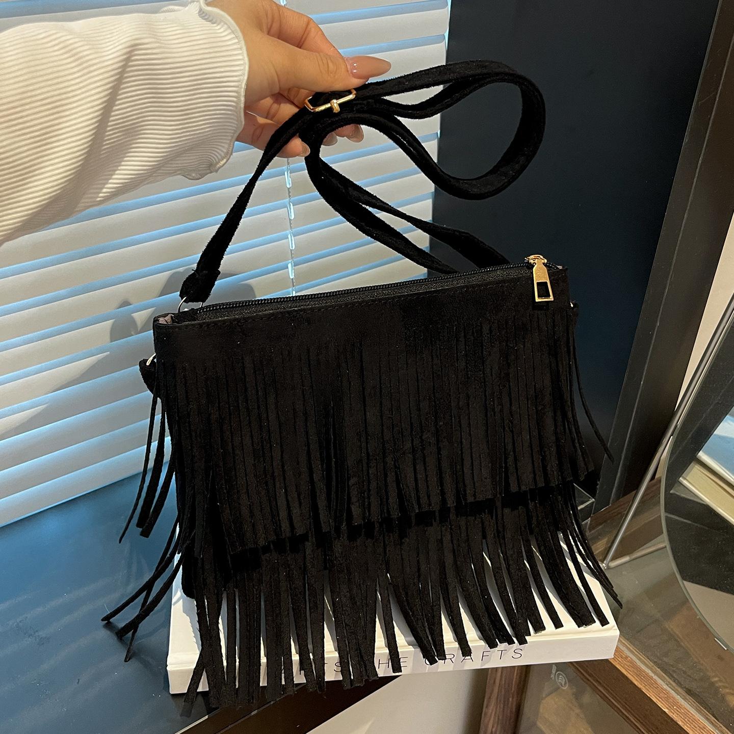 

2025 популярная сумка-мессенджер с бахромой в богемном стиле, ретро сумка через плечо с откидным верхом из меха, повседневная женская чёрный