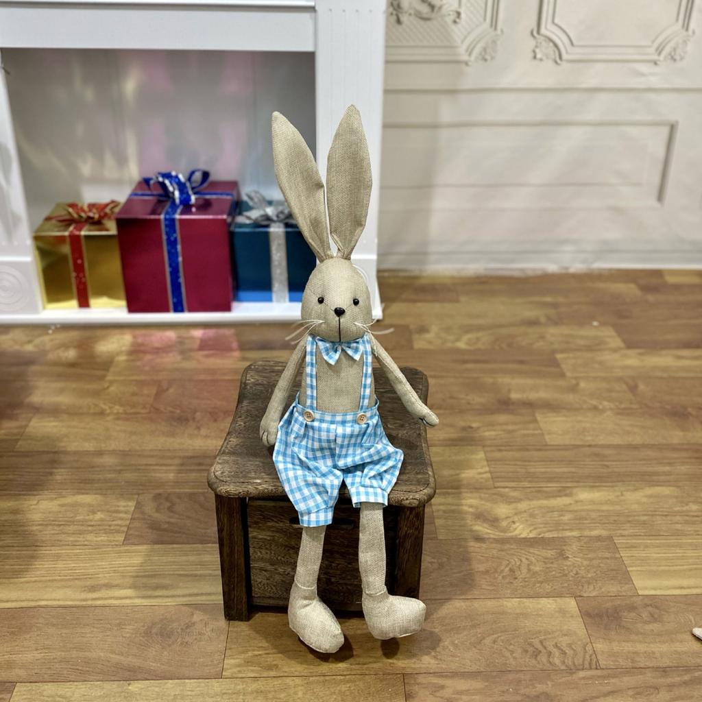 Ostern Sitzen Lange Beine Figur Sitzende Dekoration Szene Anordnung Handgefertigtes Stoffstück Feiertagsornament