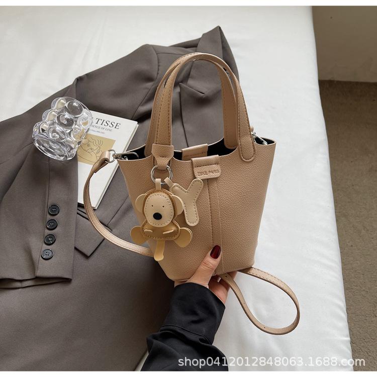 Litchi Pattern Foreign Gas Bucket Bag 2025 New Popular Handbag High-end Shoulder Bag Fashionable Commuter Messenger Bag