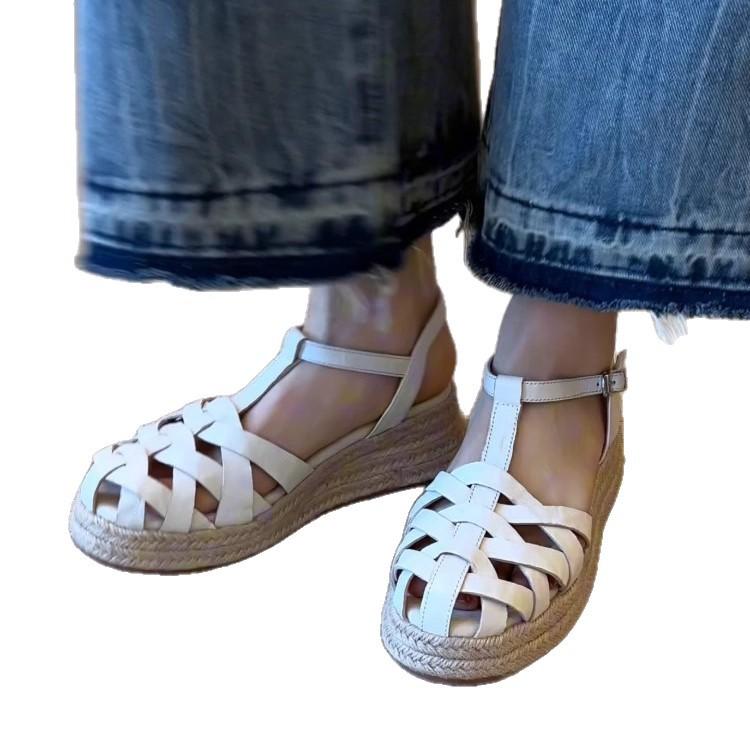 5Cm simple retro style woven hollow T-buckle with casual straw woven thick-soled wedge heel bag head sandals Roman shoes