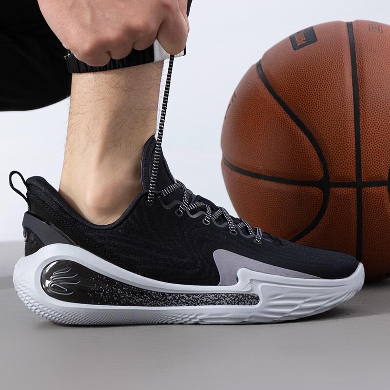 Under Armour Men s Low-Top Basketball Shoes EU 42.5