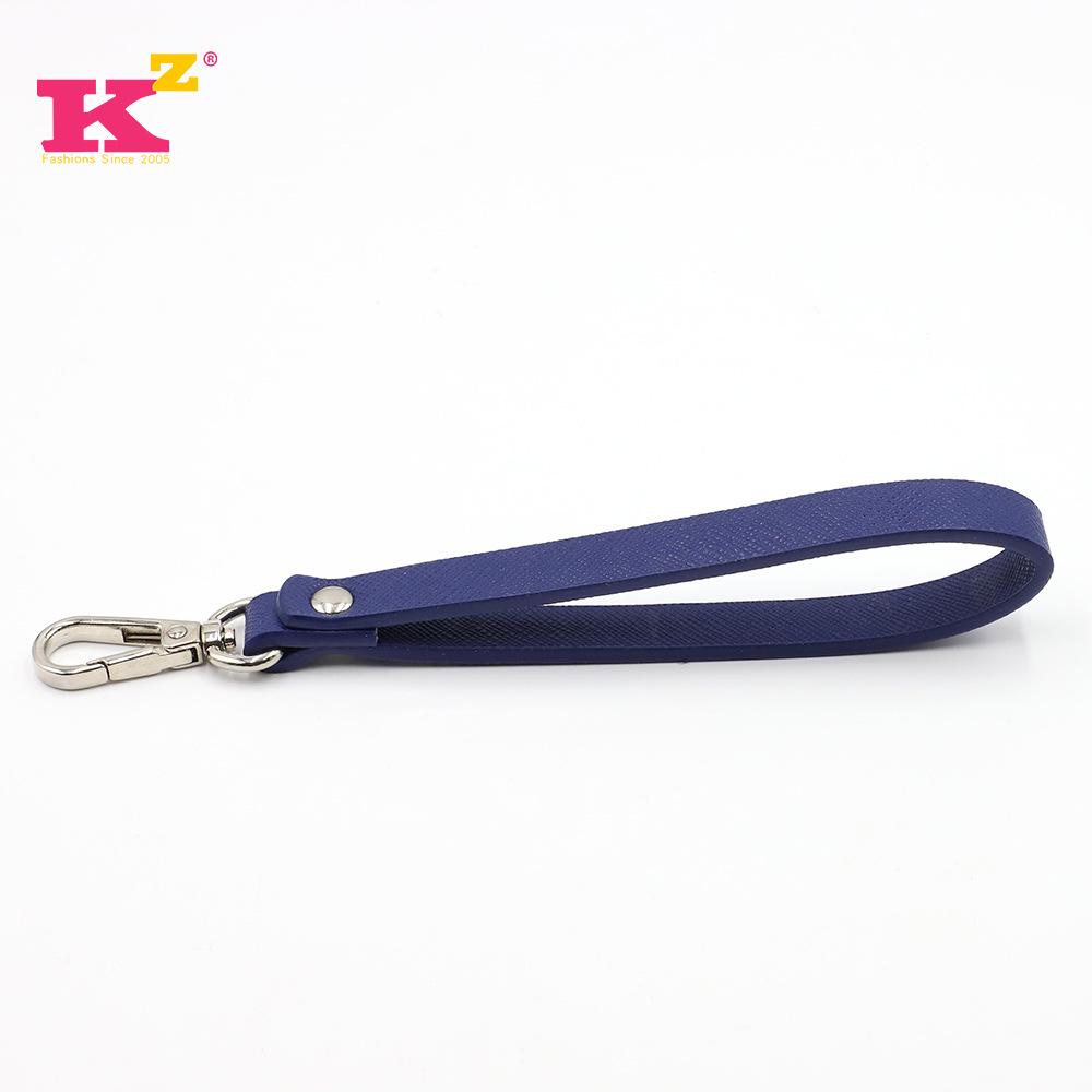 Saplı Askılı Siyah PU Çapraz Desenli Bileklik Portföy