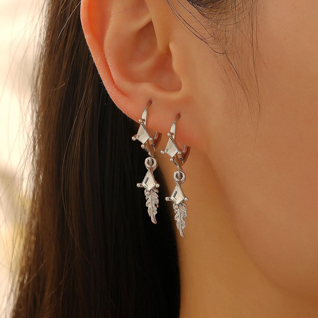 Hiphop Red Crystal Feather Drop Earrings for Women Men Dark Gothic Ear Hoop Personality Crystal Pendant Earrings Rock Zircon