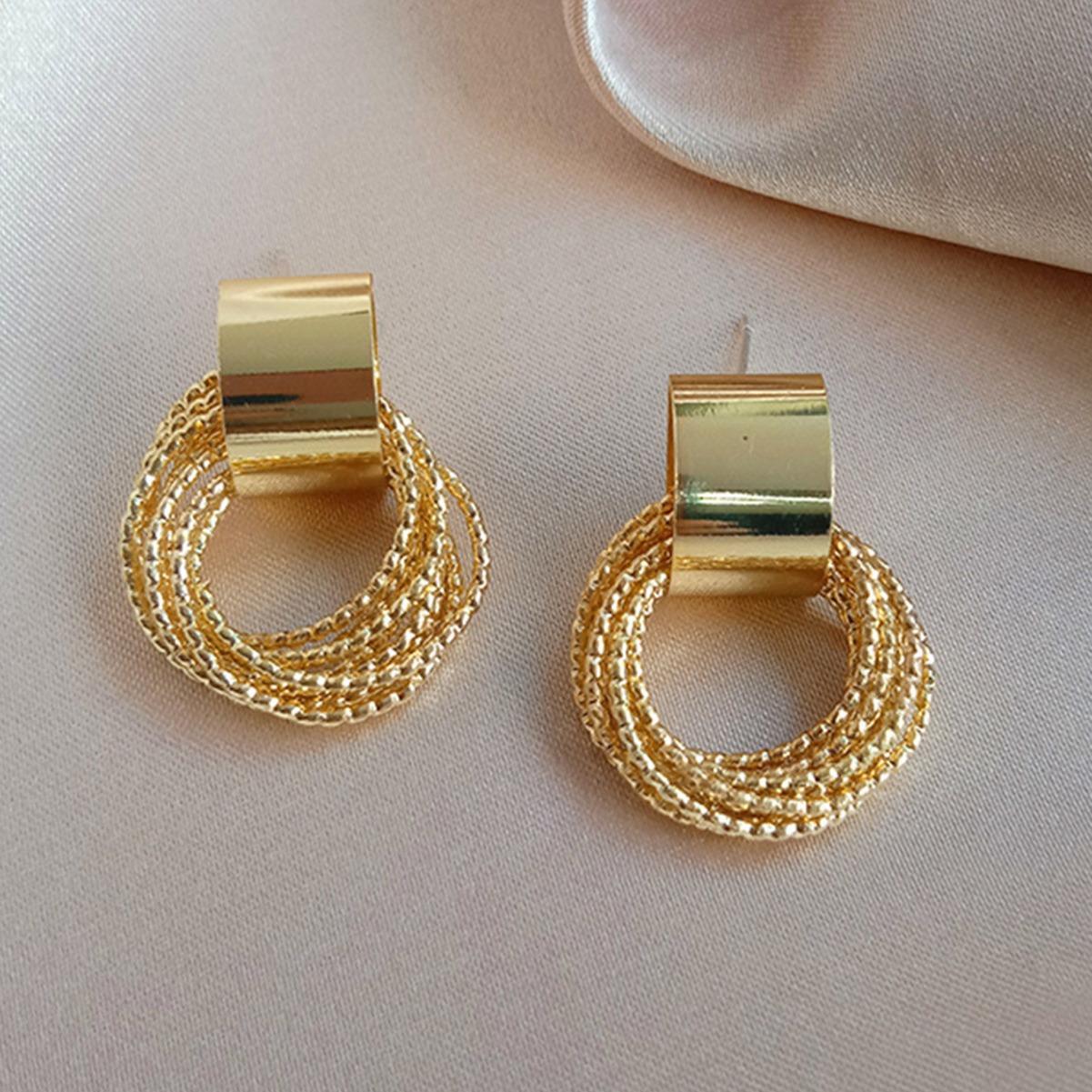 

Minimalist Personality Fashion Temperament Elegant Earrings Women S High-End Ring Stud Earrings Light Luxury Earrings