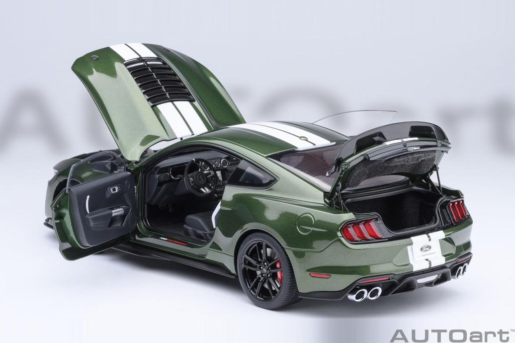 AUTOart Scale Ford Mustang Shelby GT500 Finished Model 73097 1/18 (Green/White Stripes)
