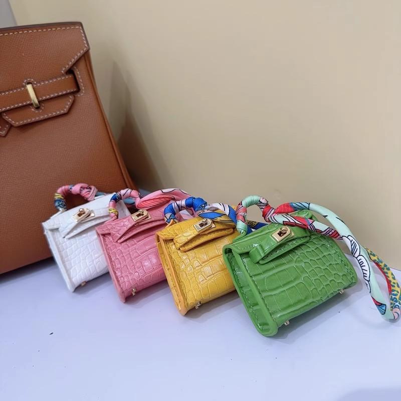 Mini Kelly bag pendant, crocodile pattern leather, cute miniature bag pendant, high-end car keychain, car pendant.